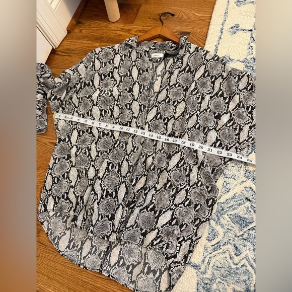 A.L.C. Noreen Dolman Snake-Print Silk Blouse size 2 - Picture 10 of 11